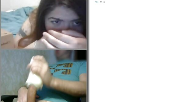 एक अतिशय गरम किशोरवयीन मुलगी तिच्या बॉयफ्रेंडला त्यांचे हॉट सेक्स करू देते