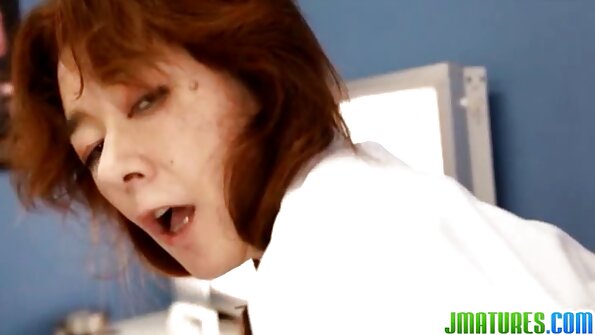 किशोर बाहेर चतुष्कोण गुदा नंगा नाच