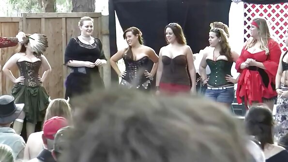 गिगी स्पाइसला तिच्या मैत्रिणीने बोट मिळवले आणि सर्व योग्य स्पॉट्स सापडले