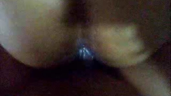 उमा जोली आणि नाओमी वूड्स अंतर्वस्त्रातील एक सेक्सी जोडी आहेत